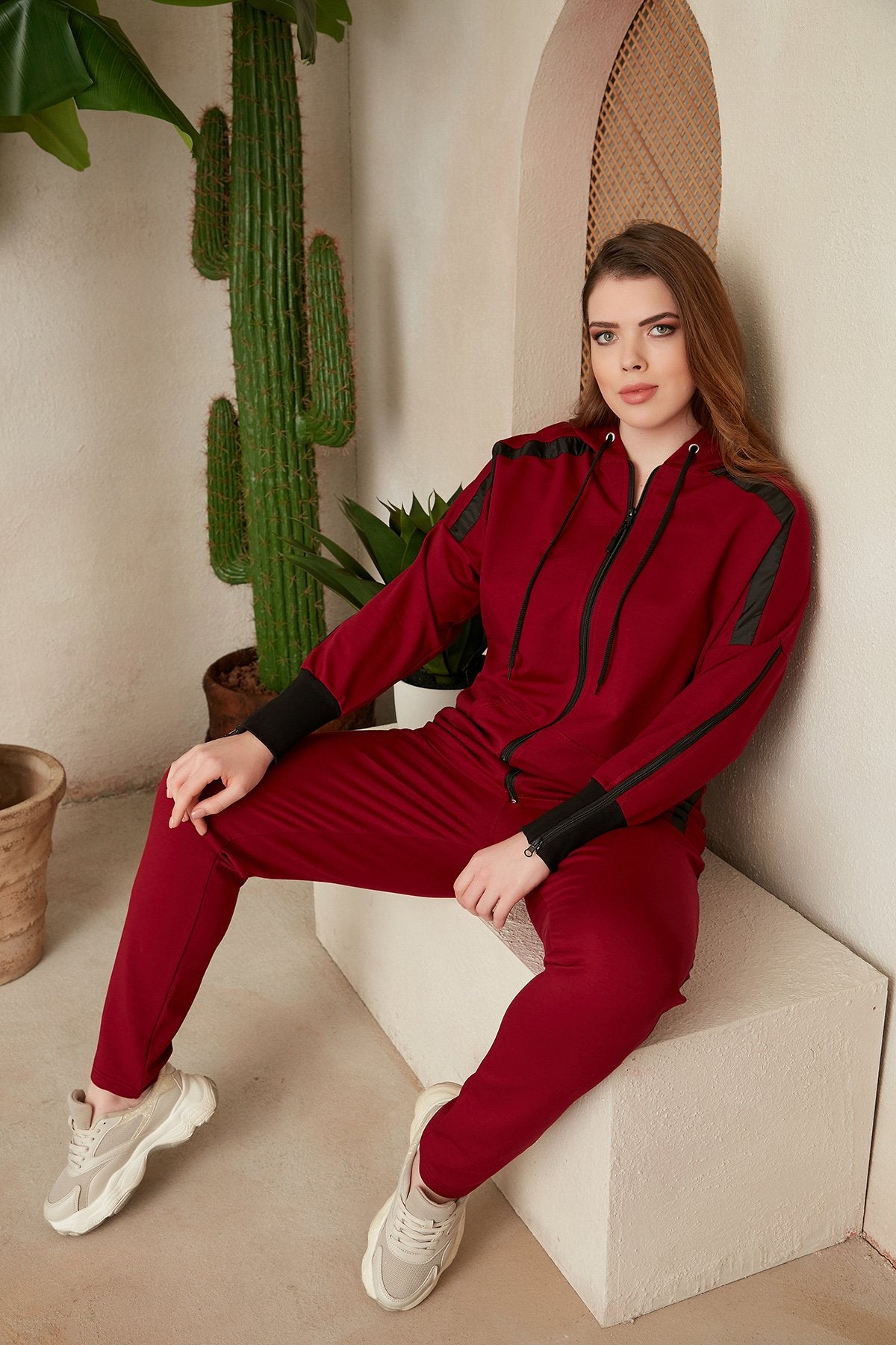 Γυναικεία αθλητική φόρμα παντελόνι "Daily" σε μεγάλα μεγέθη - Μπορντό