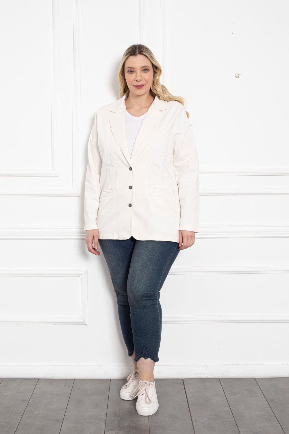 Γυναικείο τζιν σακάκι με πέτο σε μεγάλα μεγέθη- Άσπρο