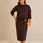 Κομψό φόρεμα με χρυσές λεπτομέρειες σε καφέ χρώμα σε μεγάλα μεγέθη