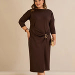 Κομψό φόρεμα με χρυσές λεπτομέρειες σε καφέ χρώμα σε μεγάλα μεγέθη