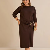 Κομψό φόρεμα με χρυσές λεπτομέρειες σε καφέ χρώμα σε μεγάλα μεγέθη