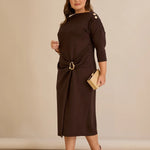 Κομψό φόρεμα με χρυσές λεπτομέρειες σε καφέ χρώμα σε μεγάλα μεγέθη