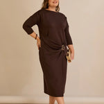 Κομψό φόρεμα με χρυσές λεπτομέρειες σε καφέ χρώμα σε μεγάλα μεγέθη