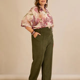 Κομψό παντελόνι με μπροστινή ραφή και ψηλή μέση – Χακί