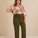 Κομψό παντελόνι με μπροστινή ραφή και ψηλή μέση σε Χακί χρώμα σε μεγάλα μεγέθη