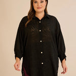 Κομψό πουκάμισο με ανάγλυφο σχέδιο σε μαύρο χρώμα σε μεγάλα μεγέθη