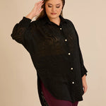 Κομψό πουκάμισο με ανάγλυφο σχέδιο σε μαύρο χρώμα σε μεγάλα μεγέθη