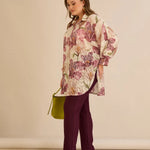 Κομψό πουκάμισο με φλοράλ σχέδιο σάπιο μήλο σε μεγάλα μεγέθη