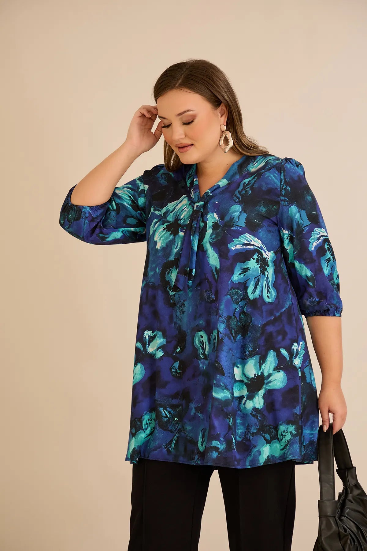 Πολύχρωμο εμπριμέ τουνίκ με Α γραμμή και πρωτότυπο print σε μεγάλα μεγέθη 