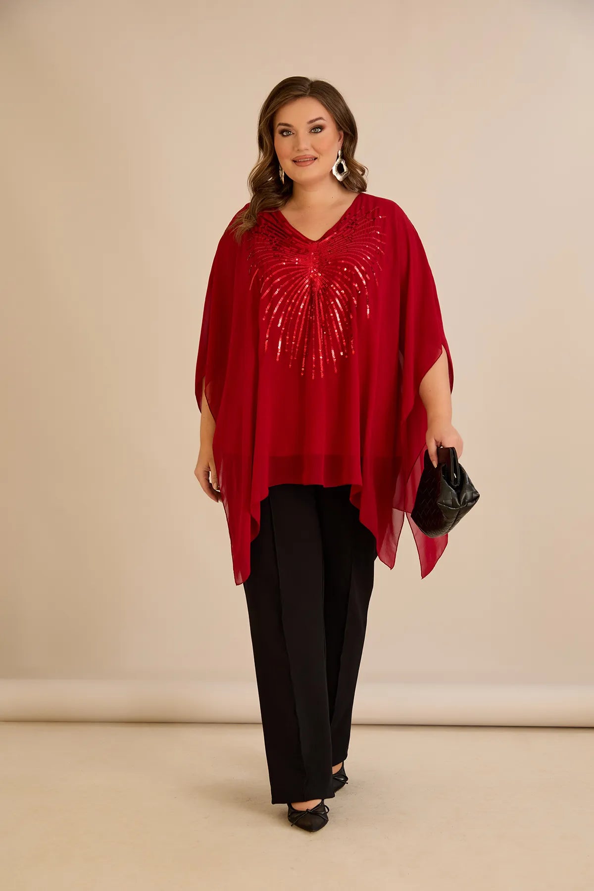 Κομψή τουνίκ με λεπτομέρειες από παγιέτες σε άνετη γραμμή σε Κόκκινο  χρώμα σε μεγάλα μεγέθη 