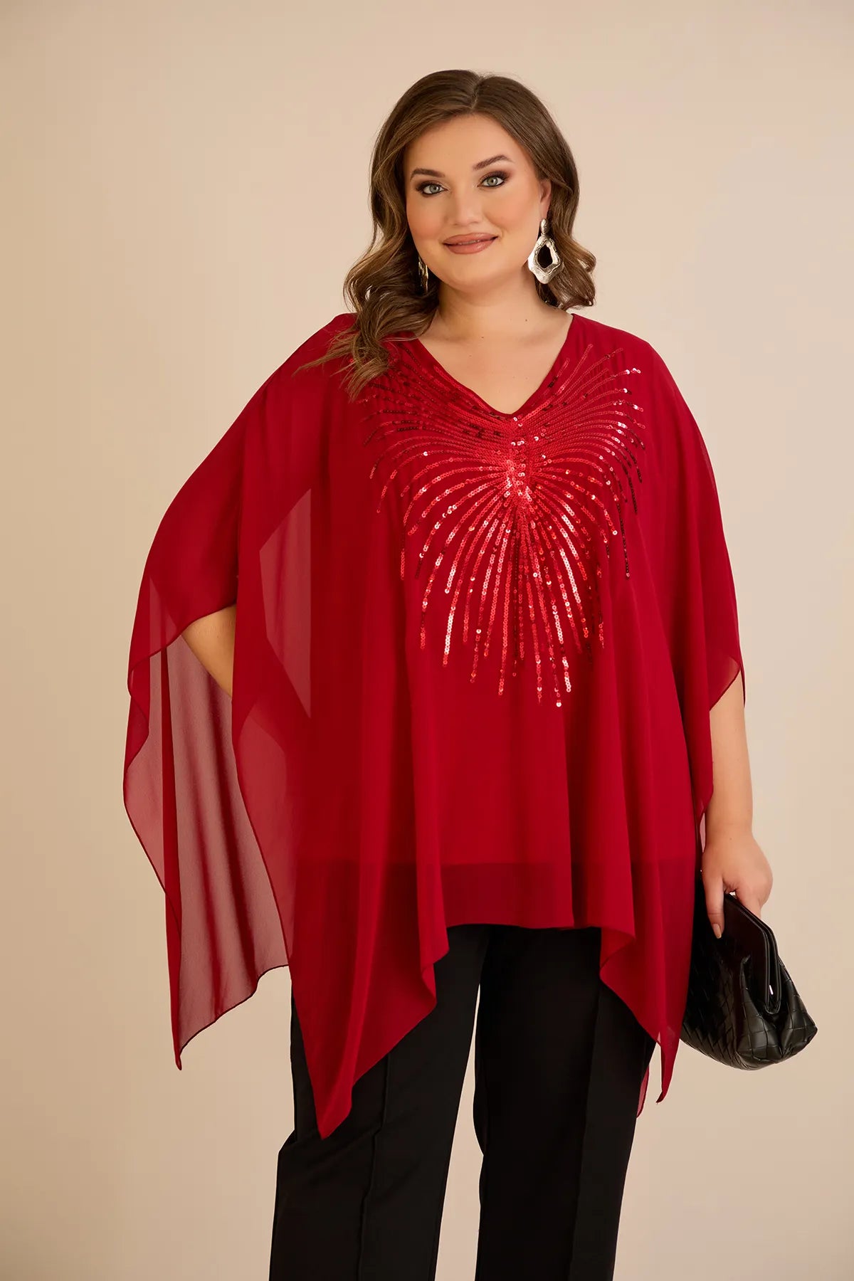 Κομψή τουνίκ με λεπτομέρειες από παγιέτες σε άνετη γραμμή σε Κόκκινο  χρώμα σε μεγάλα μεγέθη 