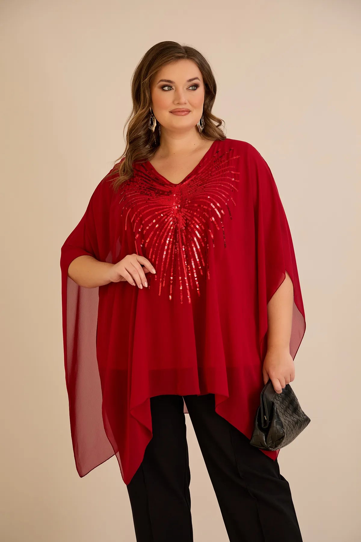 Κομψή τουνίκ με λεπτομέρειες από παγιέτες σε άνετη γραμμή σε Κόκκινο  χρώμα σε μεγάλα μεγέθη 