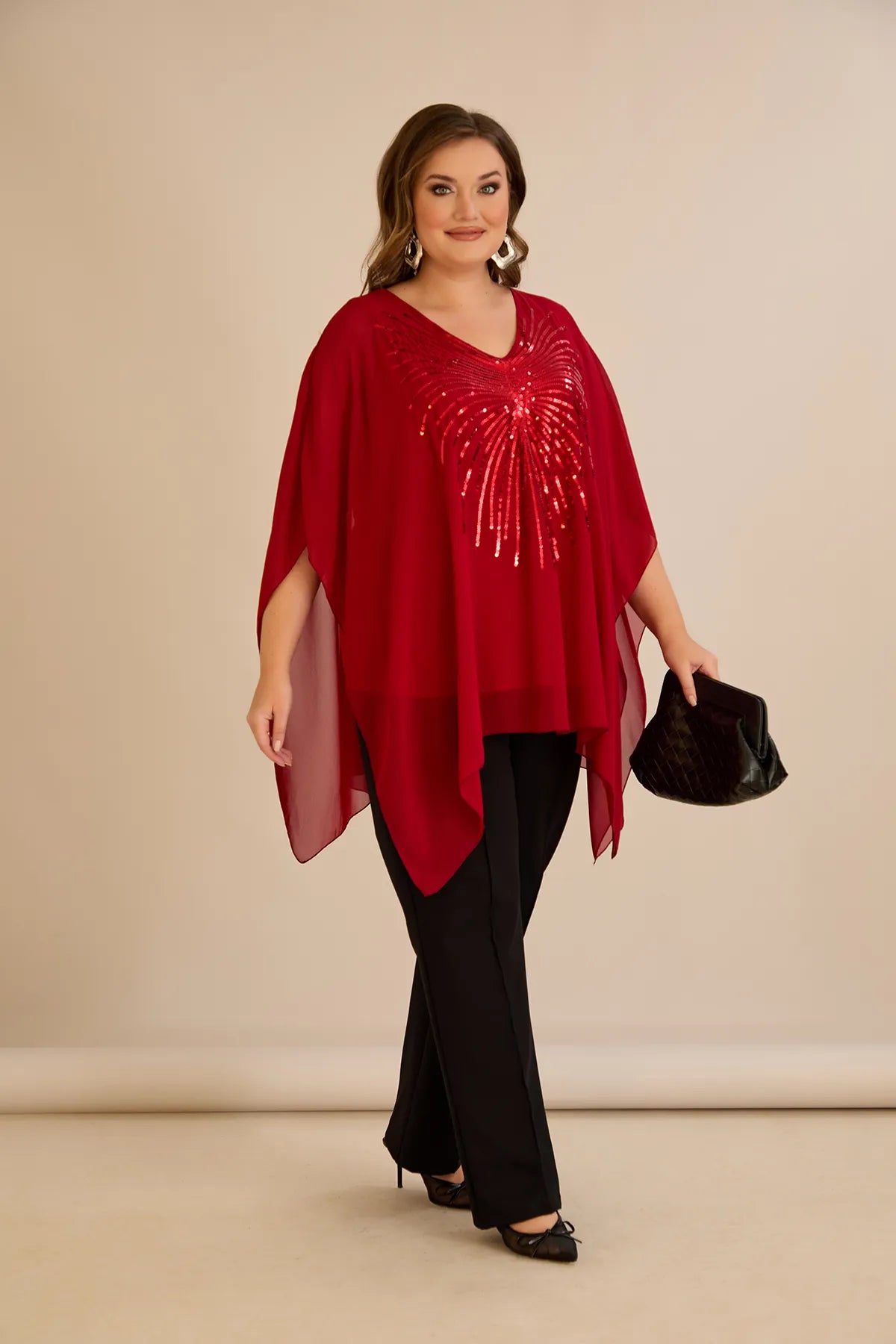 Κομψή τουνίκ με λεπτομέρειες από παγιέτες σε άνετη γραμμή σε Κόκκινο  χρώμα σε μεγάλα μεγέθη 