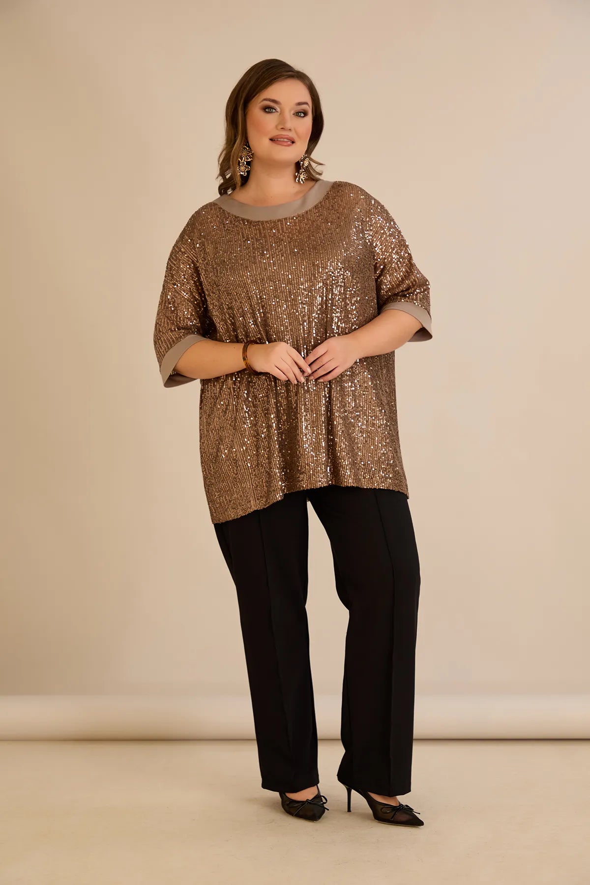 Αμπιγιέ μπλούζα με παγιέτες και ρεγκλάν μανίκια σε χρυσό χρώμα σε μεγάλα μεγέθη