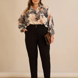 Κομψό βαμβακερό παντελόνι με κλασική γραμμή σε μαύρο χρώμα σε μεγάλα μεγέθη