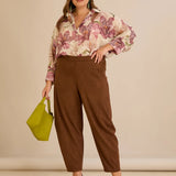 Ελαστικό παντελόνι με μοντέρνα γραμμή barrel –Καφέ