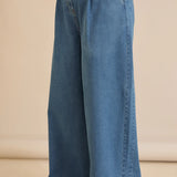 Ελαστικό μοντέρνο τζιν με φαρδιά μπατζάκια σε μπλε χρώμα σε μεγάλα μεγέθη 