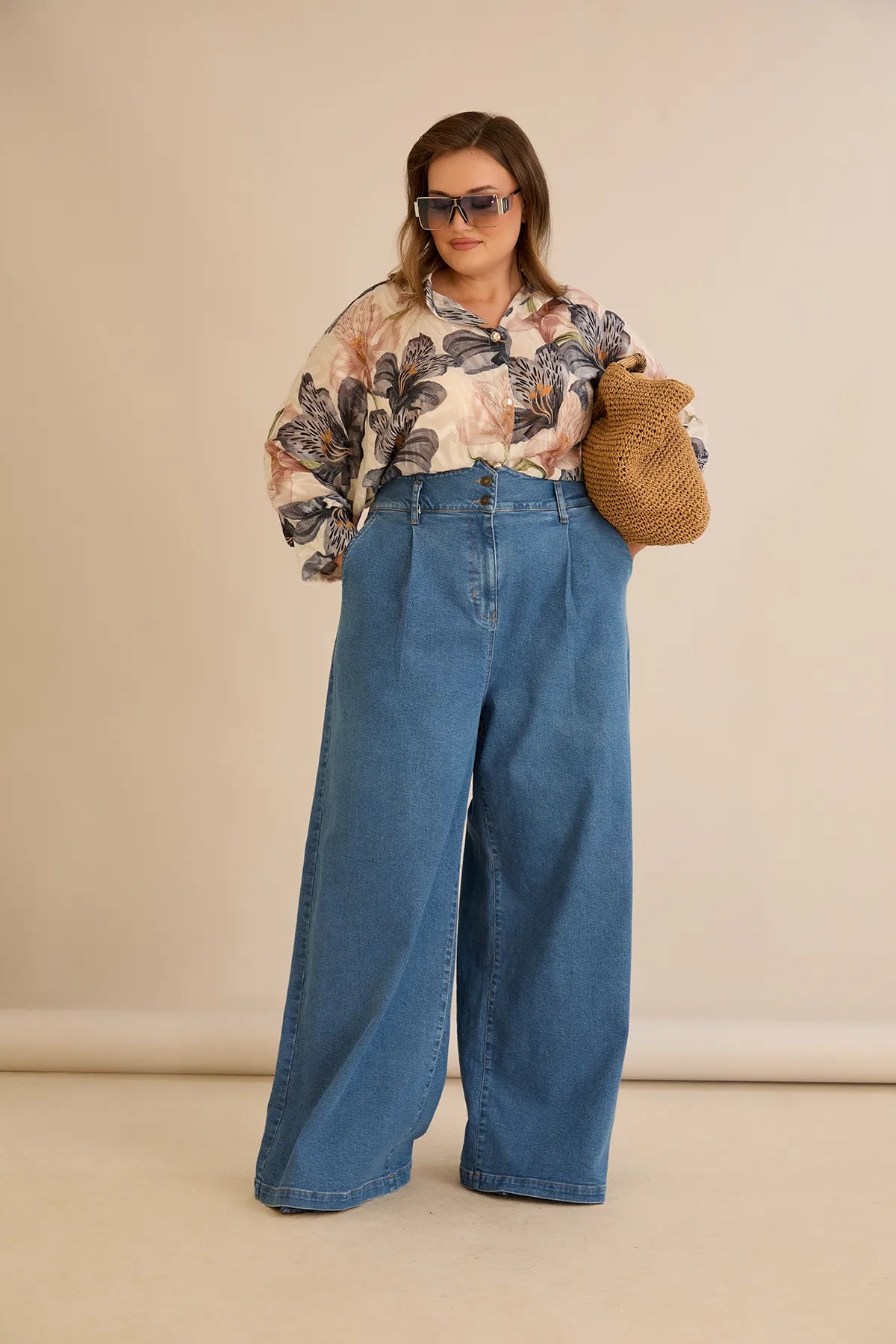 Ελαστικό μοντέρνο τζιν με φαρδιά μπατζάκια σε μπλε χρώμα σε μεγάλα μεγέθη 