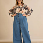 Ελαστικό μοντέρνο τζιν με φαρδιά μπατζάκια σε μπλε χρώμα σε μεγάλα μεγέθη 