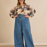 Ελαστικό μοντέρνο τζιν με φαρδιά μπατζάκια σε μπλε χρώμα σε μεγάλα μεγέθη 