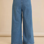 Ελαστικό μοντέρνο τζιν με φαρδιά μπατζάκια σε μπλε χρώμα σε μεγάλα μεγέθη 