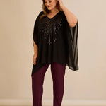 Κομψή τουνίκ με λεπτομέρειες από παγιέτες σε άνετη γραμμή σε μαύρο χρώμα σε μεγάλα μεγέθη 