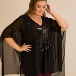 Κομψή τουνίκ με λεπτομέρειες από παγιέτες σε άνετη γραμμή σε μαύρο χρώμα σε μεγάλα μεγέθη 