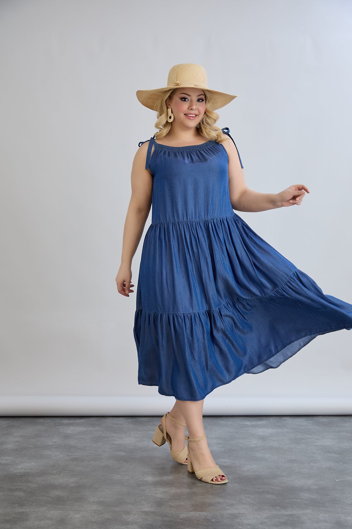 Denim καλοκαιρινό φόρεμα Tencel με βολάν σε μεγάλα μεγέθη 