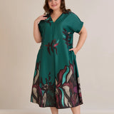 Σατινέ μάξι φόρεμα με γεωμετρικά σχέδια - πράσινο