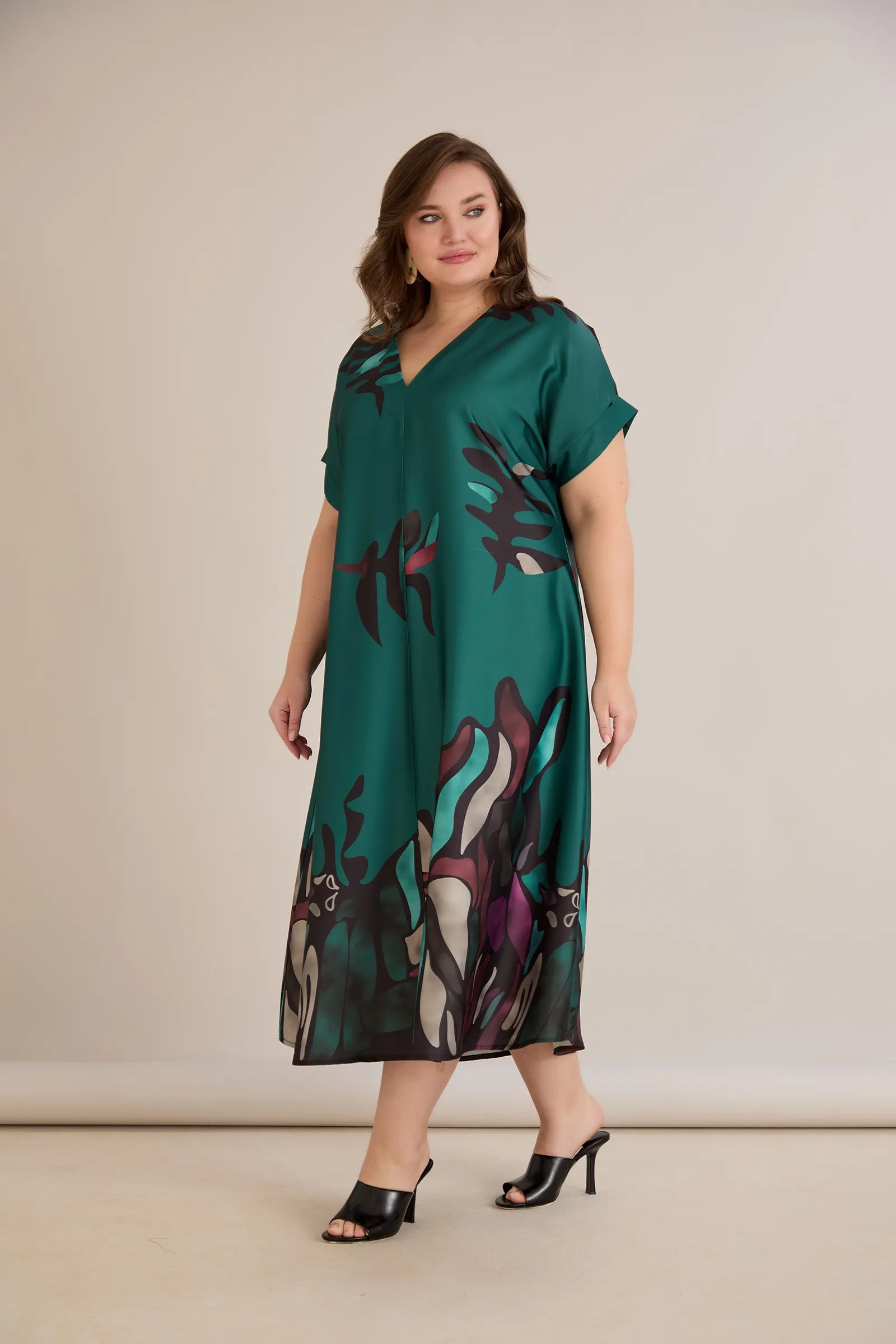 Σατινέ μάξι φόρεμα με γεωμετρικά σχέδια - πράσινο