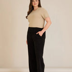 Φαρδύ παντελόνι από ανάγλυφο ύφασμα σε μαύρο χρώμα σε μεγάλα μεγέθη