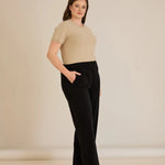 Φαρδύ παντελόνι από ανάγλυφο ύφασμα σε μαύρο χρώμα σε μεγάλα μεγέθη