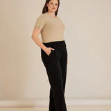 Φαρδύ παντελόνι από ανάγλυφο ύφασμα σε μαύρο χρώμα σε μεγάλα μεγέθη