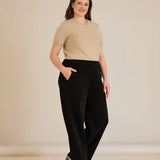 Φαρδύ παντελόνι από ανάγλυφο ύφασμα σε μαύρο χρώμα σε μεγάλα μεγέθη