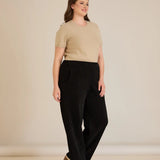 Φαρδύ παντελόνι από ανάγλυφο ύφασμα σε μαύρο χρώμα σε μεγάλα μεγέθη