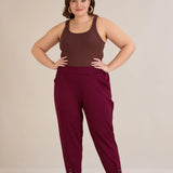 Γυναικείο παντελόνι με κουμπιά σε χρώμα Βουργουνδί σε μεγάλα μεγέθη