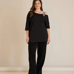 Βαμβακερή Μπλούζα Με Κομψή Λεπτομέρεια Από Στρασάκια Σε Μαύρο Χρώμα Σε Μεγάλα Μεγέθη
