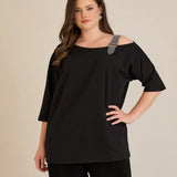 Βαμβακερή Μπλούζα Με Κομψή Λεπτομέρεια Από Στρασάκια Σε Μαύρο Χρώμα Σε Μεγάλα Μεγέθη
