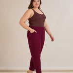 Γυναικείο παντελόνι με κουμπιά σε χρώμα Βουργουνδί σε μεγάλα μεγέθη