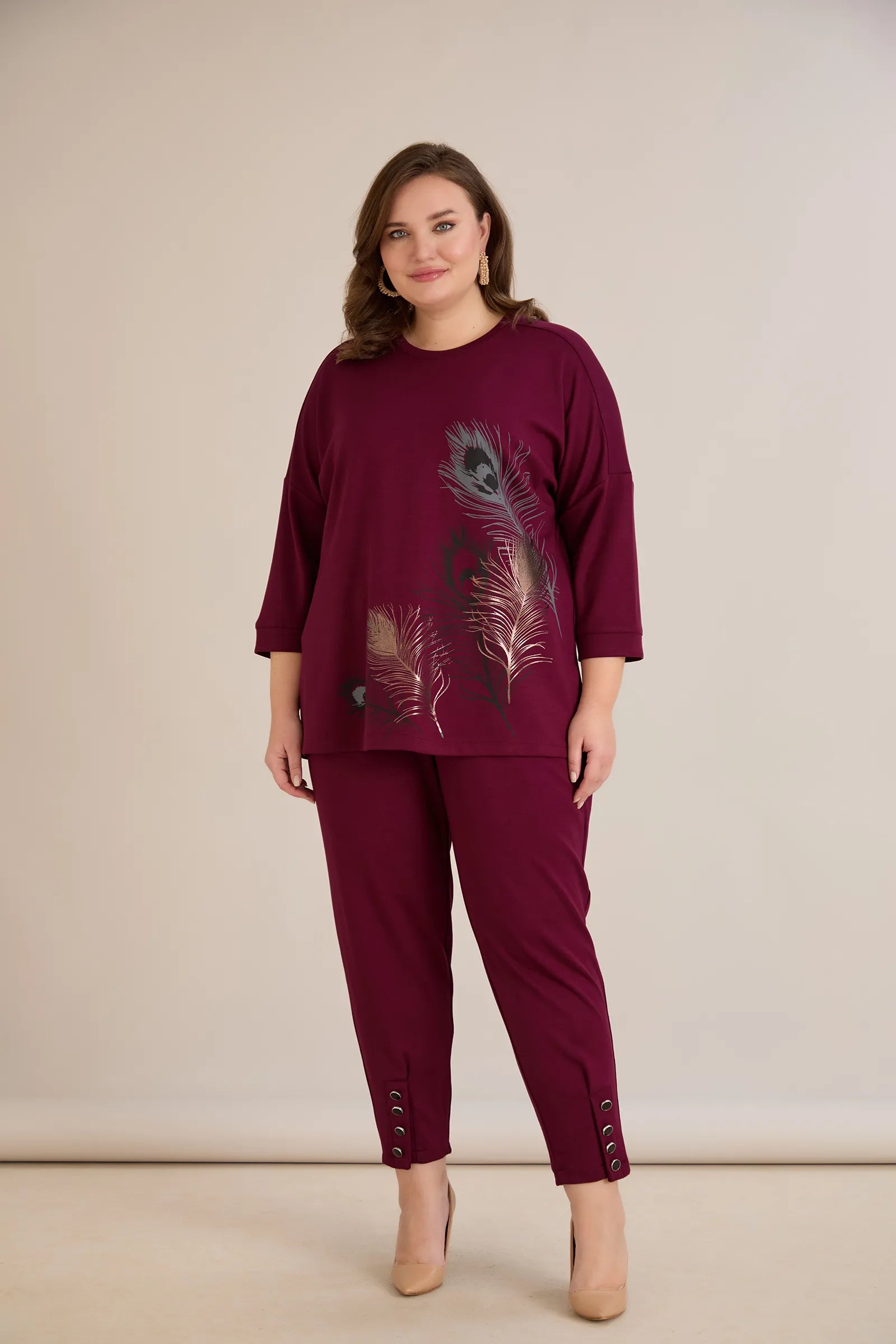 Γυναικείο παντελόνι με κουμπιά σε χρώμα Βουργουνδί σε μεγάλα μεγέθη