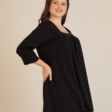 Βαμβακερή τουνίκ με σούρα και τετράγωνο ντεκολτέ σε Μαύρο χρώμα σε μεγάλα μεγέθη 