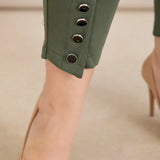 Γυναικείο παντελόνι με κουμπιά σε χρώμα Λαδί σε μεγάλα μεγέθη