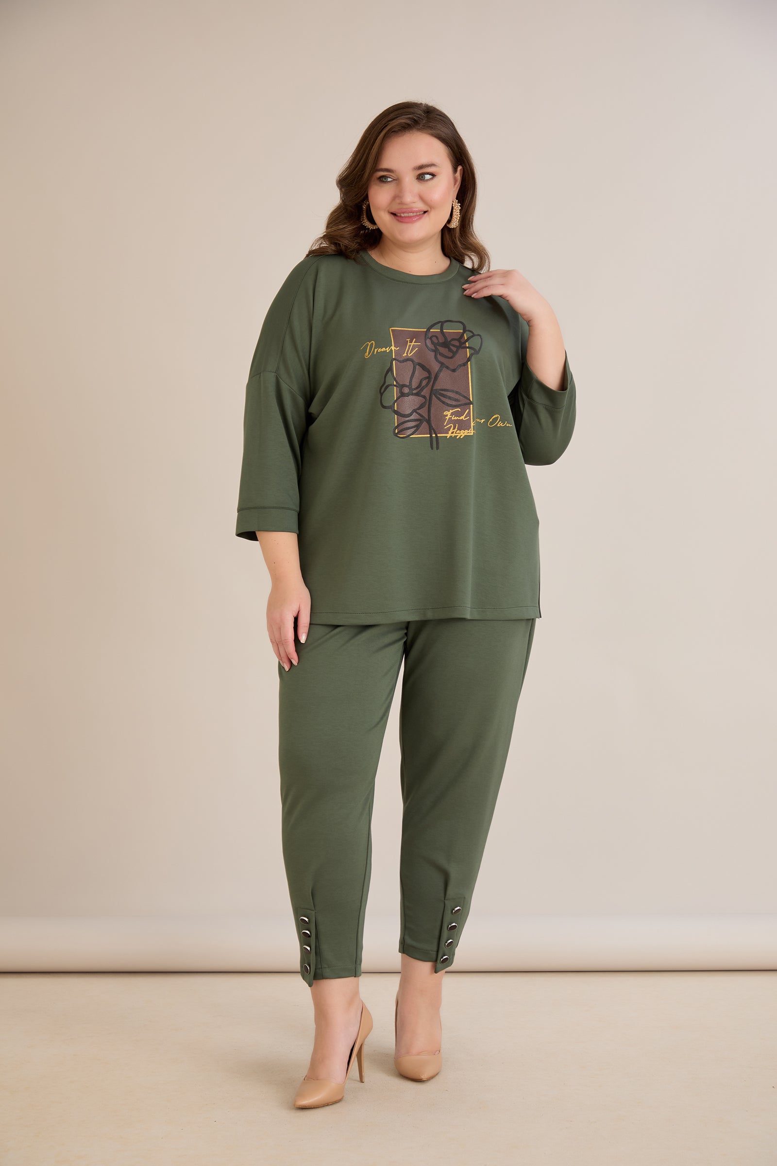 Ανοιξιάτικη μπλούζα με τύπωμα σε Λαδί χρώμα σε μεγάλα μεγέθη 