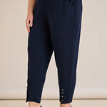 Γυναικείο παντελόνι με κουμπιά σε χρώμα Σκούρο μπλε σε μεγάλα μεγέθη