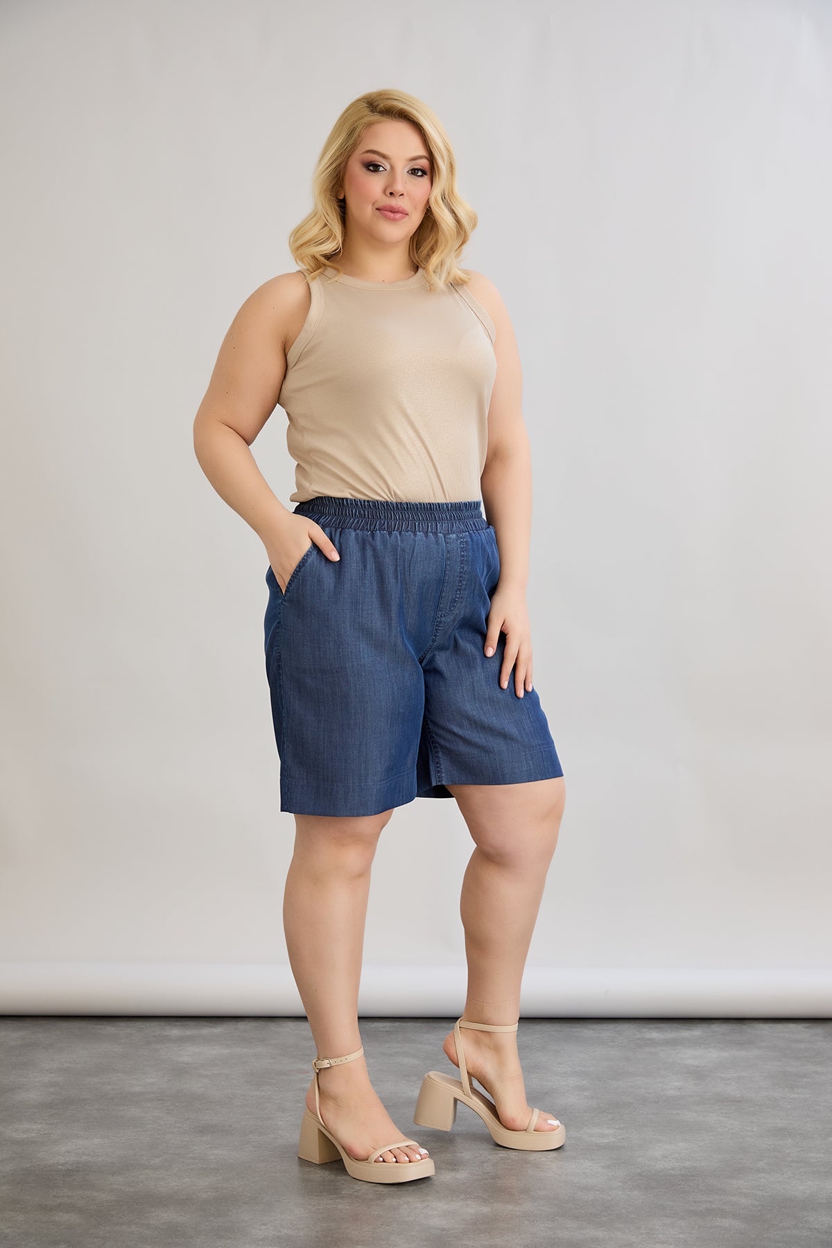 Γυναικεία Denim βερμούδα με τσέπες από Tencel σε μεγάλα μεγέθη 