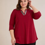 Βαμβακερό τουνίκ με λαμπερό ντεκολτέ σε Μπορντό χρώμα σε μεγάλα μεγέθη.