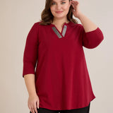 Βαμβακερό τουνίκ με λαμπερό ντεκολτέ σε Μπορντό χρώμα σε μεγάλα μεγέθη.