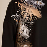 Μπλουζα με απαλη διακόσμηση φτερά σε μαύρο χρώμα σε μεγάλα μεγέθη