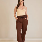 Σπορ φαρδύ παντελόνι με ανοίγματα σε χρωμα μοκα σε μεγάλα μεγέθη