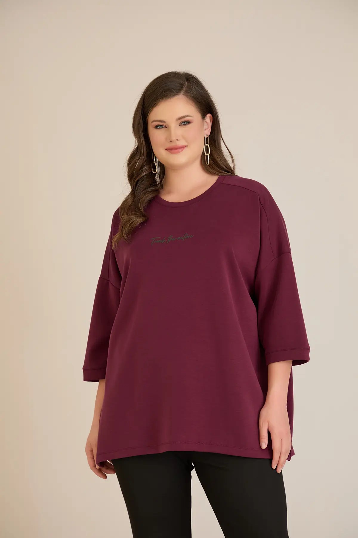 Γυναικεία μπλούζα Oversize με χαμηλή ραφή του ώμου σε μπορντό χρώμα σε μεγάλα μεγέθη